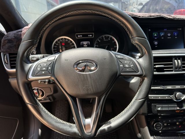 Q30 頂級配備 渦輪引擎 實跑7.9萬IKEY、定速、全景天窗、車偏、自動煞車  第10張相片