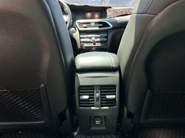 Q30 頂級配備 渦輪引擎 實跑7.9萬IKEY、定速、全景天窗、車偏、自動煞車  第13張相片