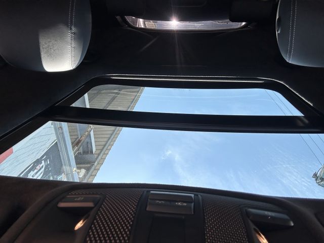 Q30 頂級配備 渦輪引擎 實跑7.9萬IKEY、定速、全景天窗、車偏、自動煞車  第20張相片