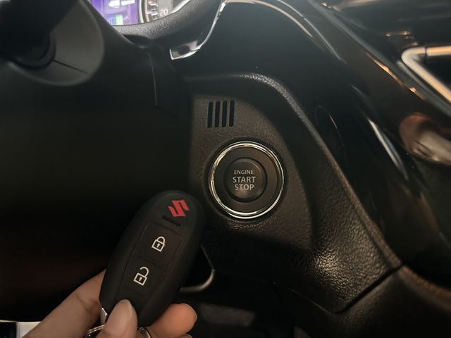 【百台車輛】【價錢可談】油電小車 原廠保固渦輪引擎 省油好停車7氣囊 ikey 車偏 環景 行駛中里程緩緩上升中  第16張相片