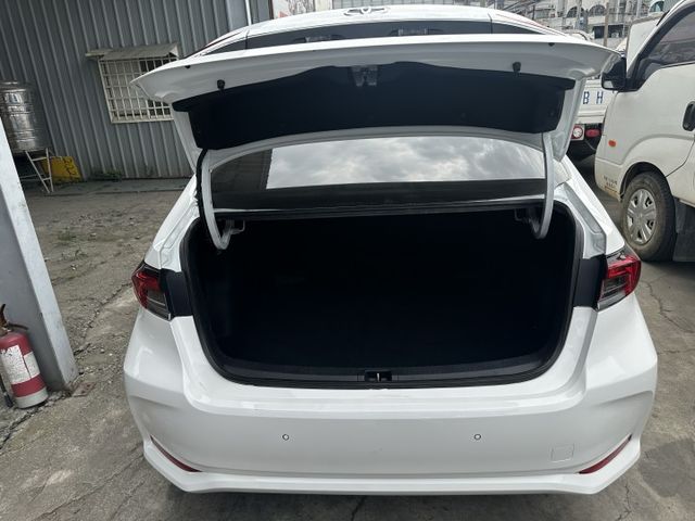 僅跑7萬5 9安、ikey、acc、跟車、胎壓~全車漂亮 優惠專線0906-00086  第15張相片