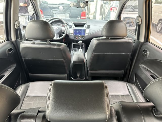 僅跑9.5萬 實用大空間 載人載貨皆宜 無待修 可認證 0906-000866  第8張相片