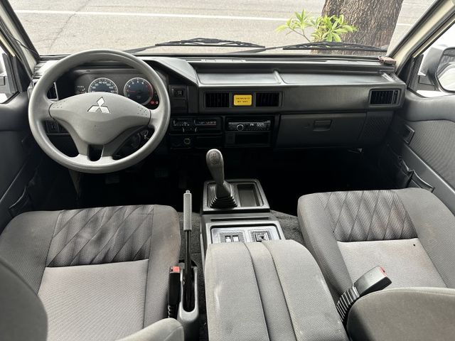 2人座 雙滑門後座出風口後座寬敞載貨空間 優惠專線0906-000866  第9張相片