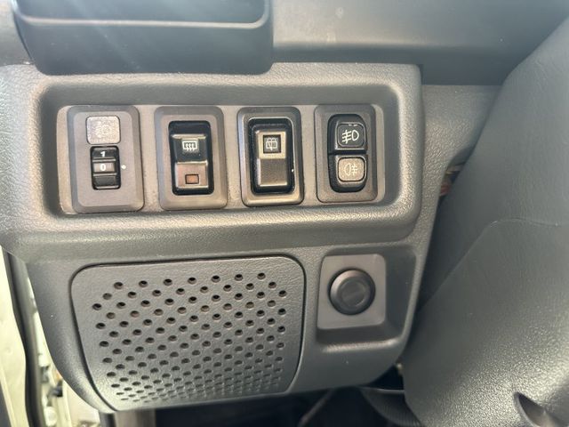 2人座 雙滑門後座出風口後座寬敞載貨空間 優惠專線0906-000866  第11張相片