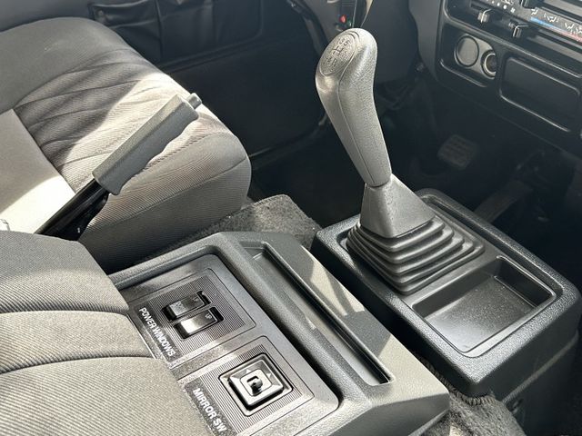 2人座 雙滑門後座出風口後座寬敞載貨空間 優惠專線0906-000866  第14張相片