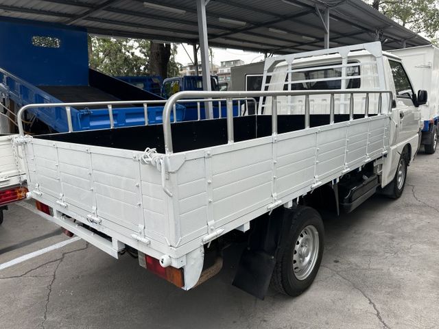 實跑5.6萬 跑少冷氣涼 可加裝尾門帆布 優惠專線0906-000866  第2張相片