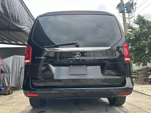 【百台車輛】【價錢可談】總代理 V220d 7人 環景/電尾門/雙邊電動滑門/360度環景0906-000866  第5張相片