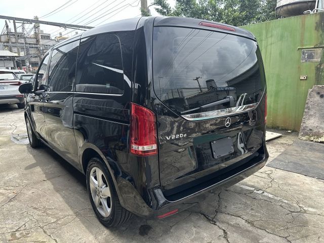 【百台車輛】【價錢可談】總代理 V220d 7人 環景/電尾門/雙邊電動滑門/360度環景0906-000866  第6張相片
