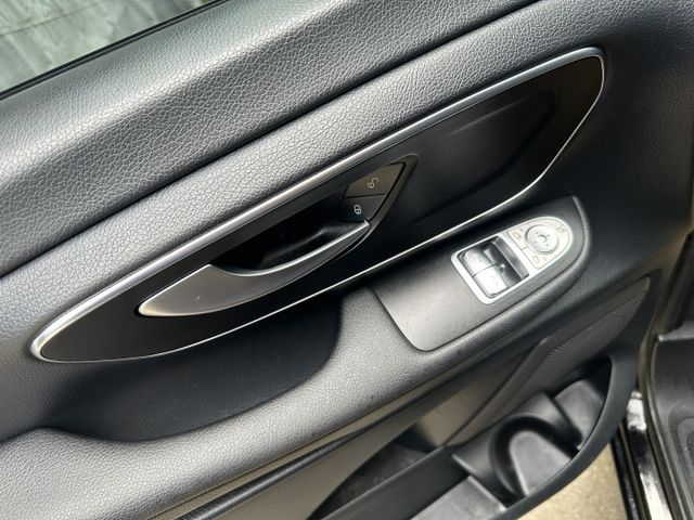 【百台車輛】【價錢可談】總代理 V220d 7人 環景/電尾門/雙邊電動滑門/360度環景0906-000866  第17張相片