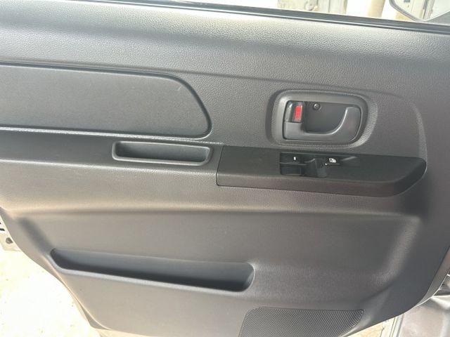 【百台車輛】【價錢可談】【自排】5人客貨 僅跑9萬 可認證 無待修可直接賺錢 0906-000866  第13張相片