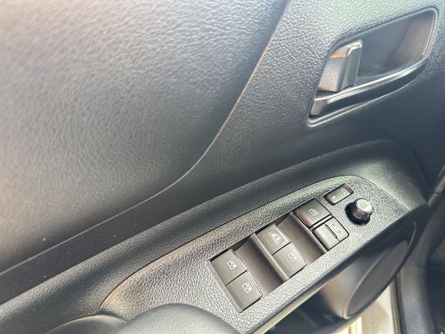 僅跑3萬8 7人座 電動雙滑門 IKEY 摸門 定速 一手車 原版件 可認證可貸款 歡迎電洽  第10張相片