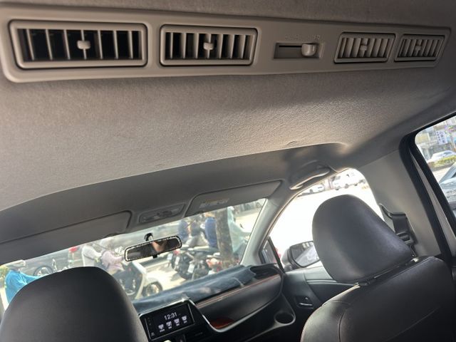 僅跑3萬8 7人座 電動雙滑門 IKEY 摸門 定速 一手車 原版件 可認證可貸款 歡迎電洽  第18張相片