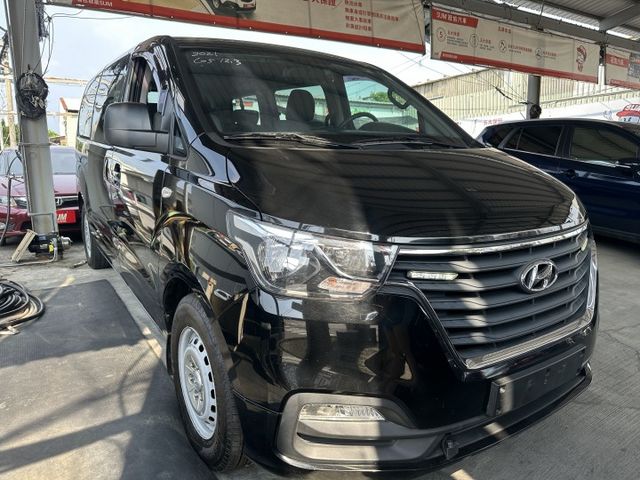 8人座 柴油 渦輪引擎 雙滑門方便上下車 舒適座椅 超大後車廂 好開有力  第3張相片