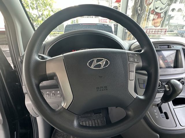 8人座 柴油 渦輪引擎 雙滑門方便上下車 舒適座椅 超大後車廂 好開有力  第10張相片