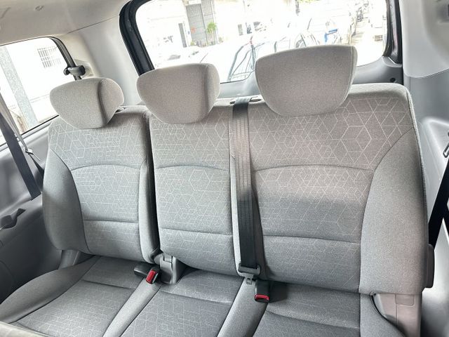 8人座 柴油 渦輪引擎 雙滑門方便上下車 舒適座椅 超大後車廂 好開有力  第15張相片