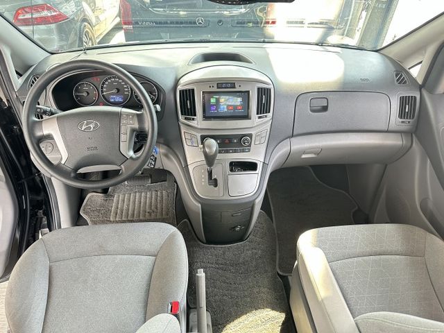 8人座 柴油 渦輪引擎 雙滑門方便上下車 舒適座椅 超大後車廂 好開有力  第16張相片