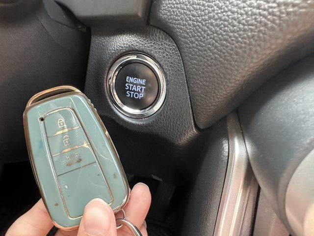 【百台車輛】【價錢可談】RAV4 4WD 僅跑6萬  車況極佳 頂級配備 省油有力 無待修0906-000-866  第19張相片