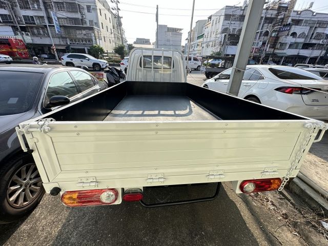 【百台車輛】【價錢可談】【自排】僅跑6萬 車況極佳 可認證 可另加尾門或帆布 0906-000-866  第4張相片