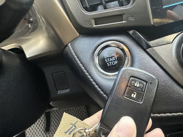 【百台車輛】【價錢可談】RAV4  僅跑11萬 車況佳 無待修 超優代步車 可認證 可分期 定速/快控/天窗  第17張相片