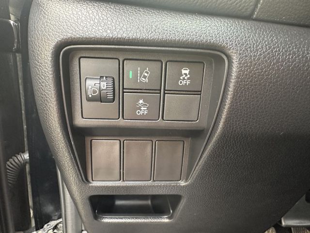 【百台車輛】【價錢可CRV -VTI 僅跑4萬多 渦輪引擎.IKEY.ACC .定速.快控 原版件/無待修 可貸款可分期  第16張相片