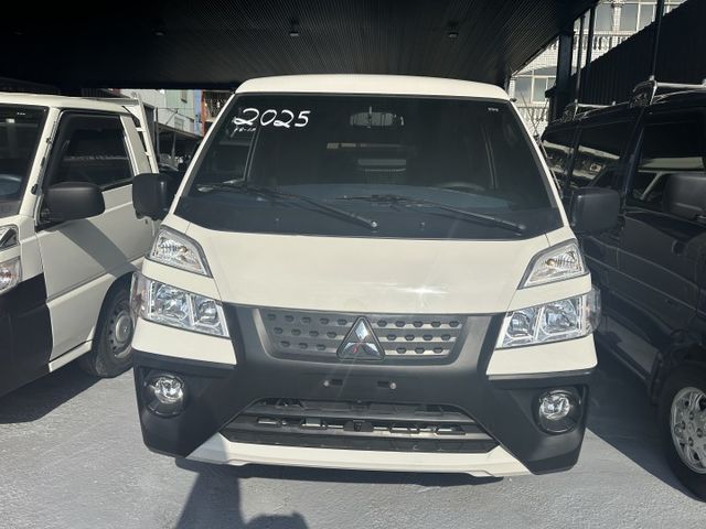 【百台車輛】【價錢可談】【自排】 僅跑1萬2 │8人座 │盲點 │定速 │環景 0906-000866鍾先生  第2張相片