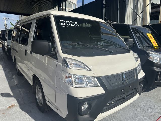 【百台車輛】【價錢可談】【自排】 僅跑1萬2 │8人座 │盲點 │定速 │環景 0906-000866鍾先生  第3張相片