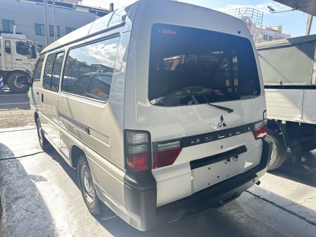 【百台車輛】【價錢可談】【自排】 僅跑1萬2 │8人座 │盲點 │定速 │環景 0906-000866鍾先生  第6張相片