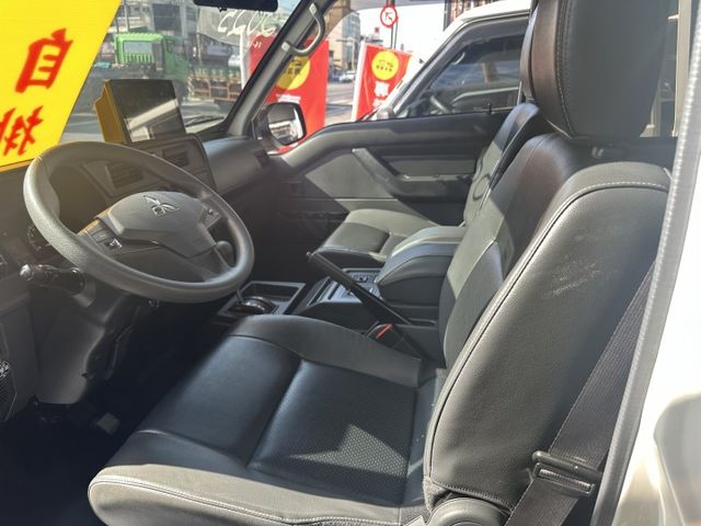 【百台車輛】【價錢可談】【自排】 僅跑1萬2 │8人座 │盲點 │定速 │環景 0906-000866鍾先生  第7張相片