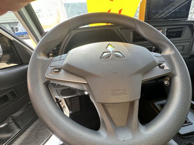 【百台車輛】【價錢可談】【自排】 僅跑1萬2 │8人座 │盲點 │定速 │環景 0906-000866鍾先生  第11張相片