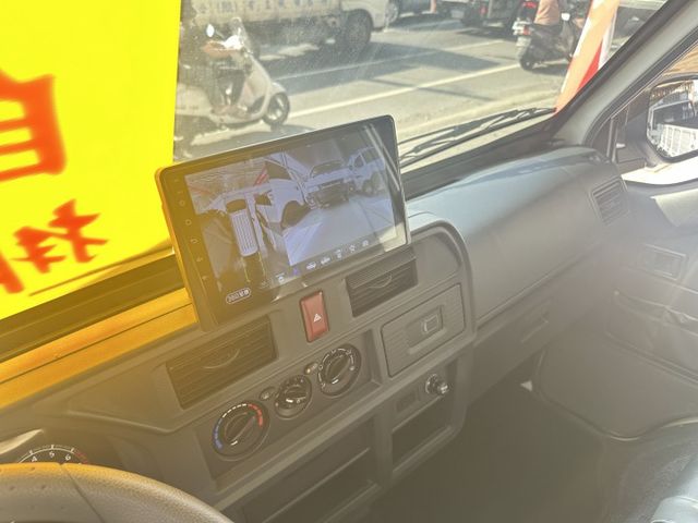 【百台車輛】【價錢可談】【自排】 僅跑1萬2 │8人座 │盲點 │定速 │環景 0906-000866鍾先生  第13張相片