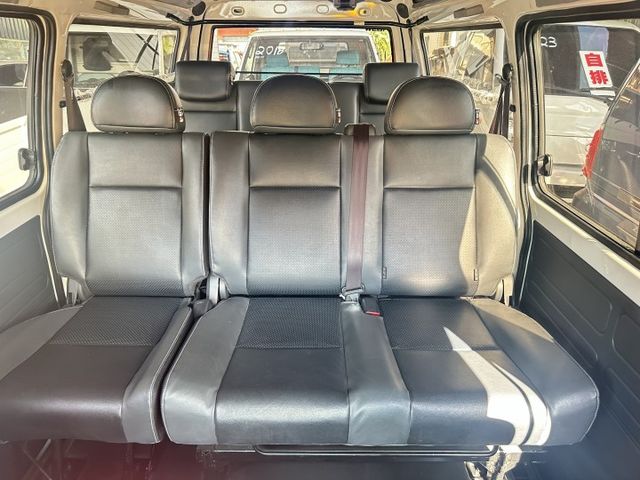 【百台車輛】【價錢可談】【自排】 僅跑1萬2 │8人座 │盲點 │定速 │環景 0906-000866鍾先生  第14張相片