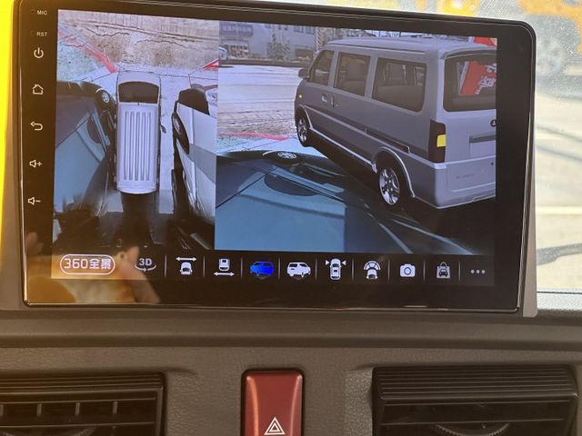 【百台車輛】【價錢可談】【自排】 僅跑1萬2 │8人座 │盲點 │定速 │環景 0906-000866鍾先生  第20張相片