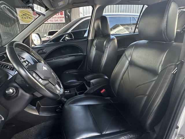 【百台車輛】【價錢可談】【自排】旗艦版 │僅跑9萬 │定速 │車頂架 │盲點 │後出風口  第11張相片