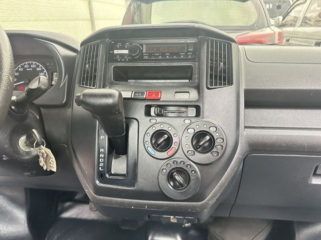 「自排」貨車 僅跑2萬  享原廠保固中 無待修 可另加尾門/帆布【百台車輛在庫】【實車在價】  第15張相片