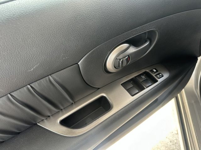 一手代步車 自用車 好開到不行 引擎安靜 冷氣涼  無待修 跑多便宜售 喜歡可議  第12張相片