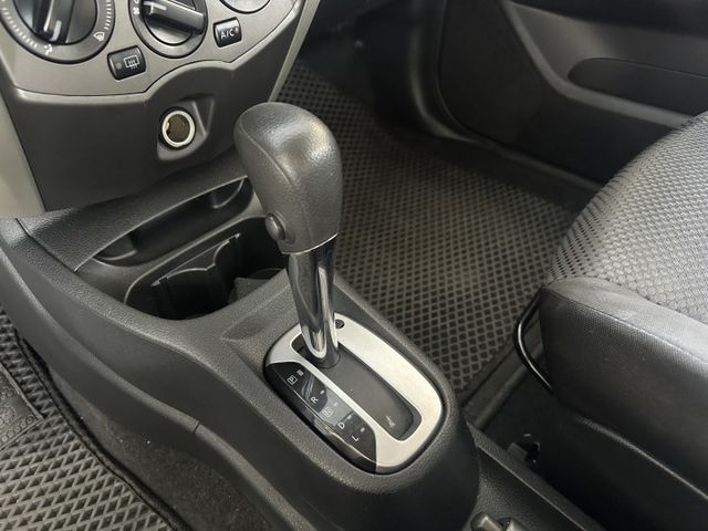 一手代步車 自用車 好開到不行 引擎安靜 冷氣涼  無待修 跑多便宜售 喜歡可議  第16張相片