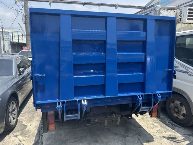 超長軸「14尺」僅跑9.9萬 大片尾門+花板+視野輔助+盲點 這麼優秀哪裡找【百台車輛在庫】  第4張相片