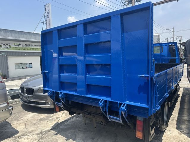 超長軸「14尺」僅跑9.9萬 大片尾門+花板+視野輔助+盲點 這麼優秀哪裡找【百台車輛在庫】  第6張相片