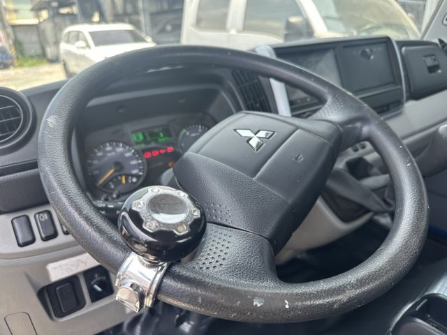 超長軸「14尺」僅跑9.9萬 大片尾門+花板+視野輔助+盲點 這麼優秀哪裡找【百台車輛在庫】  第13張相片