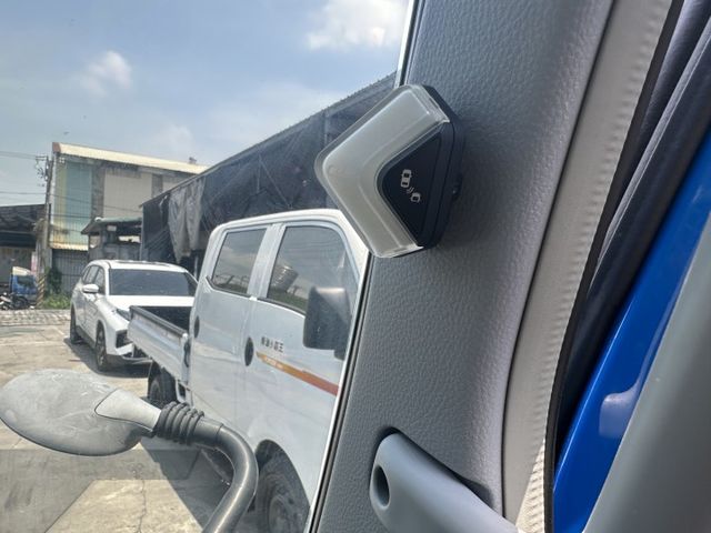 超長軸「14尺」僅跑9.9萬 大片尾門+花板+視野輔助+盲點 這麼優秀哪裡找【百台車輛在庫】  第15張相片