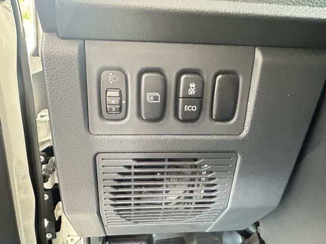 「自排」-5度 僅跑1萬4千 雙芯電動尾門 車況極水【百台車輛在庫】【實車實價】  第5張相片