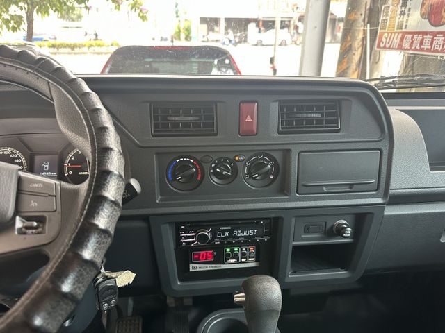 「自排」-5度 僅跑1萬4千 雙芯電動尾門 車況極水【百台車輛在庫】【實車實價】  第9張相片