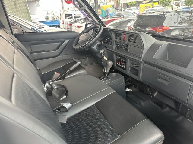 「自排」-5度 僅跑1萬4千 雙芯電動尾門 車況極水【百台車輛在庫】【實車實價】  第13張相片