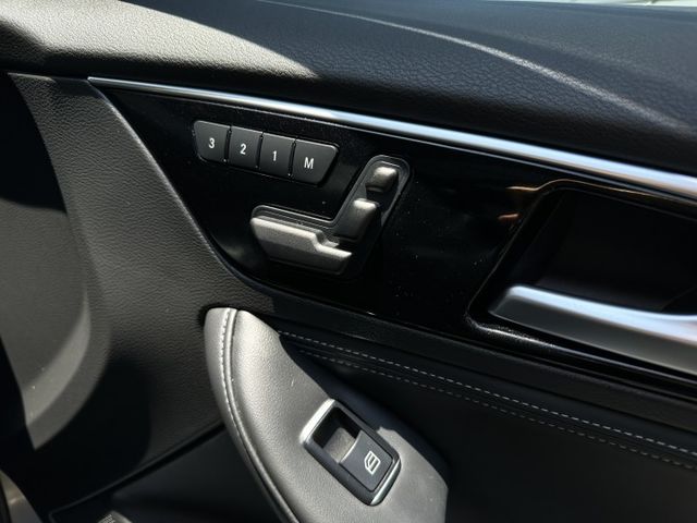Q30 頂級配備 渦輪引擎 實跑7.9萬IKEY、定速、全景天窗、車偏、自動煞車【百台車輛】【價錢可談】  第18張相片