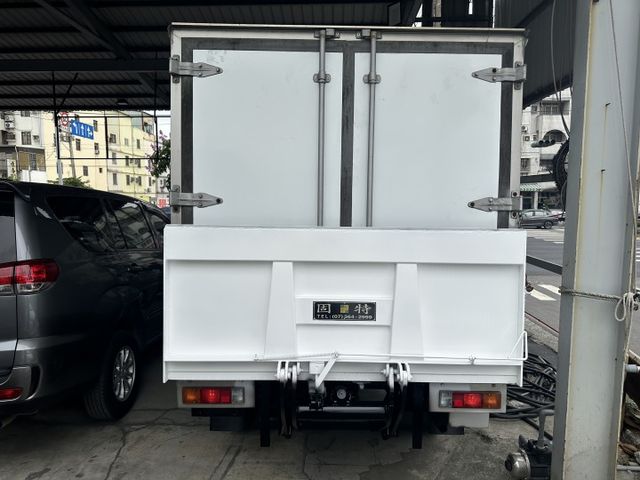 「自排」-5度 僅跑1萬4千 雙芯電動尾門 車況極水【百台車輛在庫】【實車實價】  第17張相片