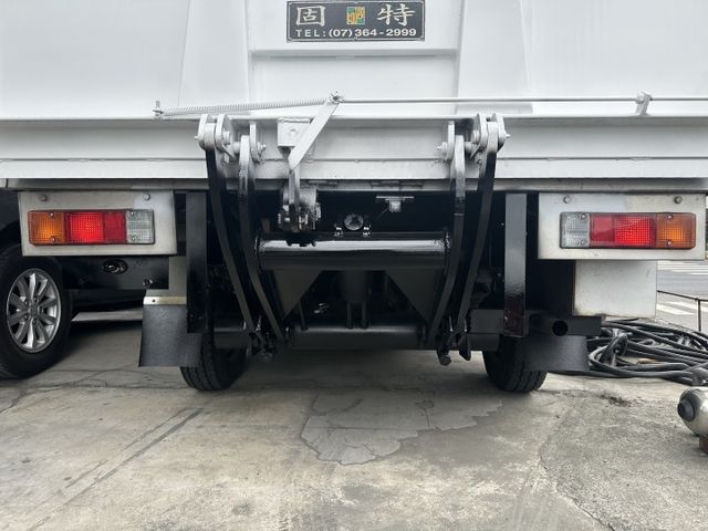 「自排」-5度 僅跑1萬4千 雙芯電動尾門 車況極水【百台車輛在庫】【實車實價】  第18張相片