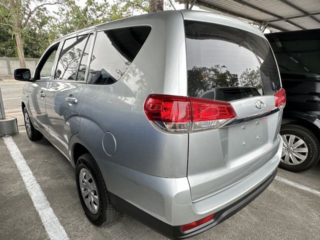 【百台車輛】【價錢可談】僅跑9萬6 5人客貨 實用大空間 載貨載人皆宜 來電0906-000866  第6張相片