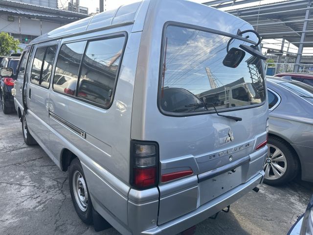 【百台車輛】【價錢可談】得利卡8人座 雙開門 後出風口 窗戶可開 載貨載人工地皆宜 優惠專線0906-000866  第2張相片