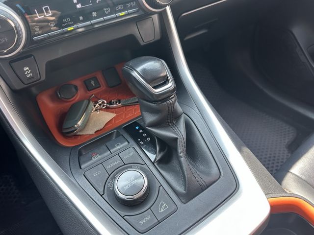 【百台車輛】【價錢可談】RAV4 4WD 僅跑6萬  車況極佳 頂級配備 省油有力 無待修0906-000-866  第12張相片