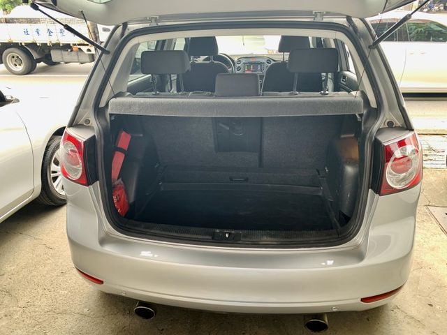 GOLF TSI 1.4  超強優質小車 跑少車美  原版件  渦輪增壓 安桌機 防滑 配備極佳 歡迎來電預約賞車  第16張相片